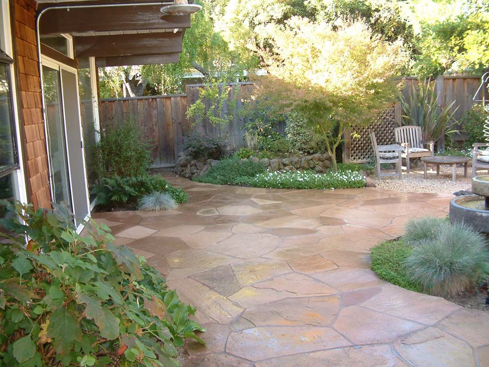 Back Yard Patio with Flagstone